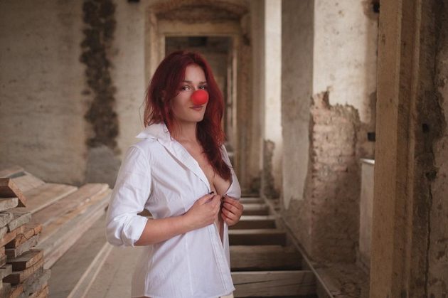 Vzpěračky mají nový sexy kalendář. Odhalily se na zámku.