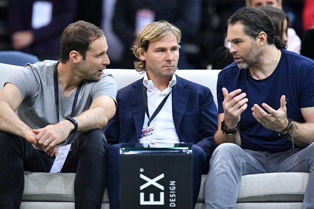 Na rozlučku Radka Štěpánka s tenisovou kariérou dorazili do O2 areny i (zleva) Petr Čech, Pavel Nedvěd a Jaromír Jágr.