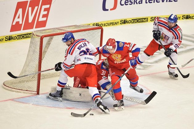 Zleva Jan Kolář z ČR, ruský brankář Ilja Sorokin, jeho spoluhráč Arťom Zub a český reprezentant Roman Horák.
