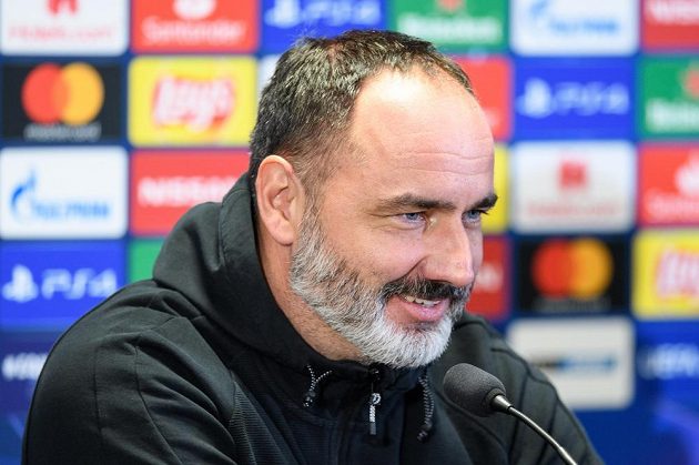 Trenér Slavie Praha Jindřich Trpišovský během tiskové konference před utkáním Ligy mistrů s Interem Milán.