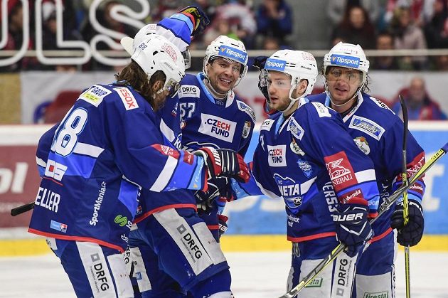 Brněnská radost. Peter Mueller, Jan Hruška, Jan Štencel a Martin Erat z Brna se radují z gólu.