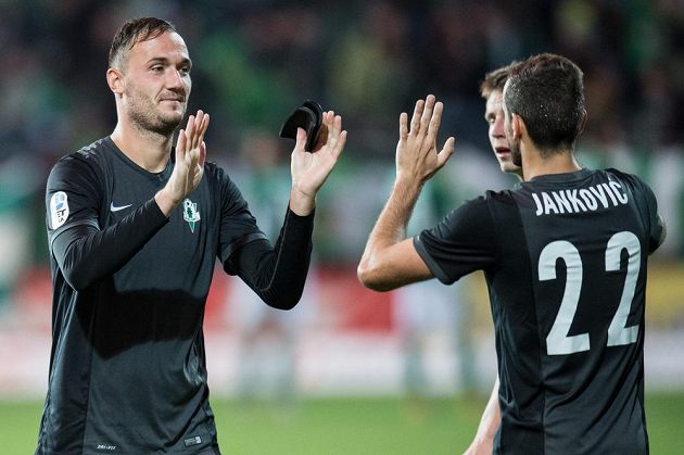 Fotbalisté Jablonce Martin Doležal (vlevo) a Nikola Jankovič oslavují vítězství 1:0 po utkání na Bohemians 1905.