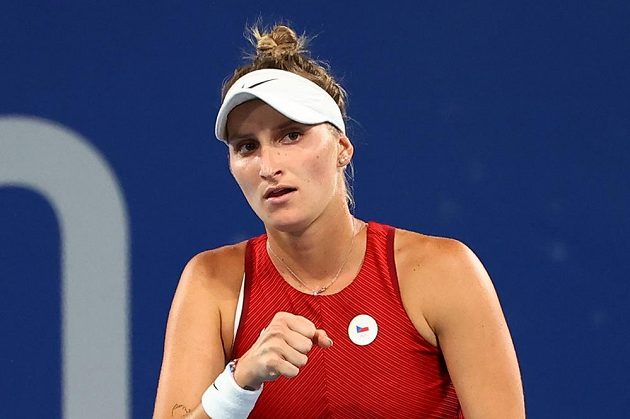 Markéta Vondroušová se povzbuzuje v osmifinálovém zápasu olympijského turnaje v Tokiu.