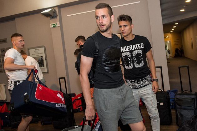 Michael Lüftner (uprostřed) a Aleš Matějů během srazu reprezentace do 21 let před nadcházejícím ME v Polsku.