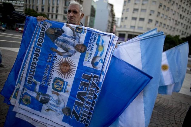 Fanoušek v ulicích Buenos Aires protestoval proti nominaci národního týmu na MS, v které chybí oblíbenec Albiceleste Carlos Tévez.