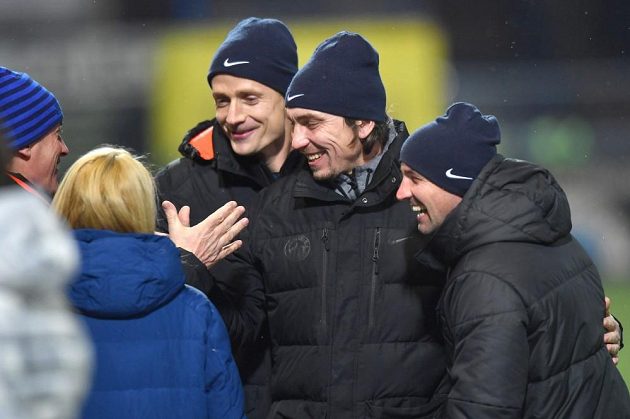 Vítězná radost libereckých asistentů. Zleva Jiří Jarošík, Marek Čech a Miroslav Holeňák.