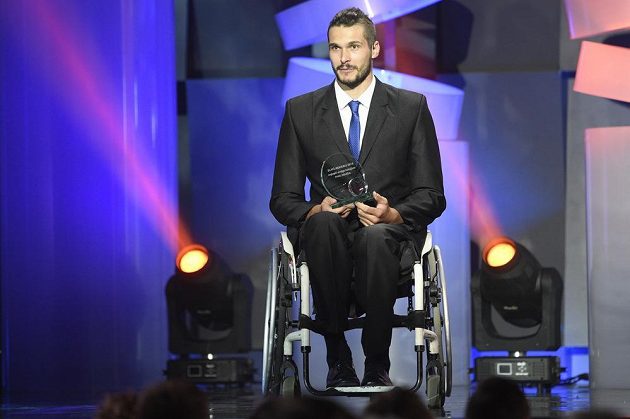 Nejlepší sledge hokejista Pavel Doležal na slavnostním vyhlášení ankety Zlatá hokejka.