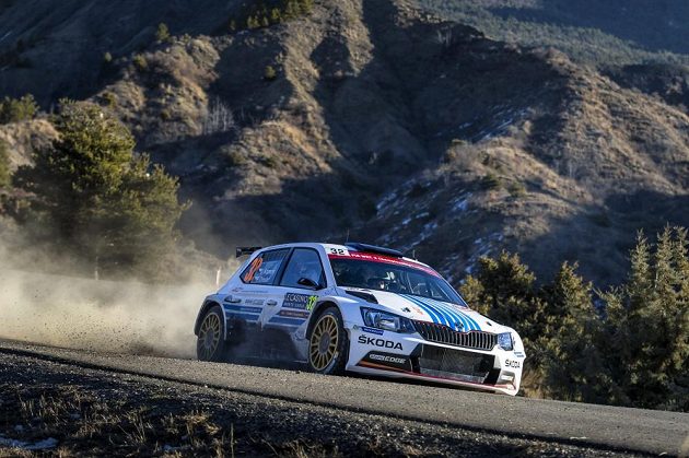 Jan Kopecký se Škodou Fabia R5 na trati Rallye Monte Carlo, kde vybojoval druhé místo v kategorii WRC2.