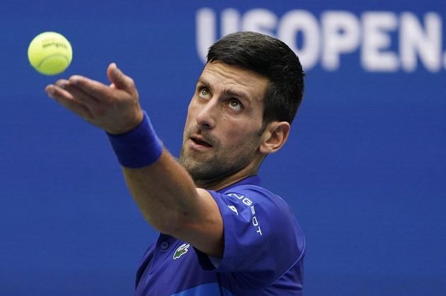 Srbský tenista Novak Djokovič ve finále US Open, jeho soupeřem jen Rus Daniil Medveděv.