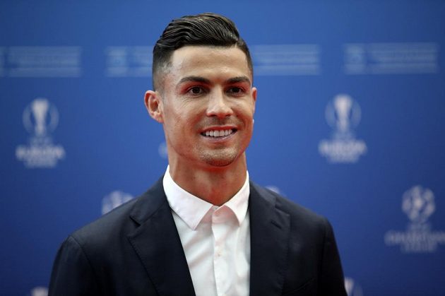 Na místě je i Cristiano Ronaldo, hvězda Juventusu.