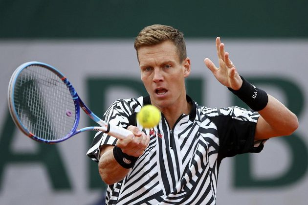 Tomáš Berdych při utkání prvního kola French Open s Vaskem Pospisilem z Kanady.
