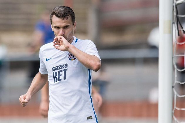David Lafata ze Sparty Praha oslavuje gól na 3:1 během přípravného utkání s FC MAS Táborsko.