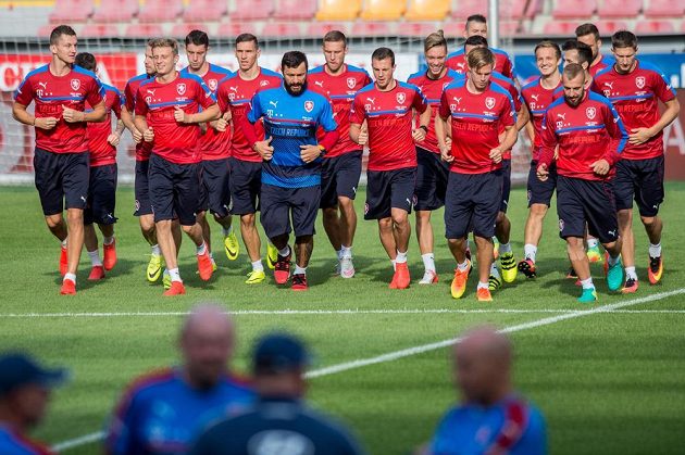 Fotbalisté české fotbalové reprezentace během předzápasového tréninku před utkáním kvalifikace ME 2018, Česká republika - Severní Irsko.
