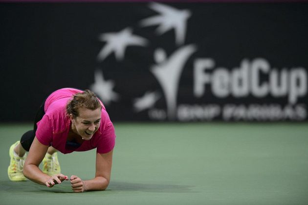 Ruská tenistka Anastasiaa Pavljučenkovová se rozcvičuje před tréninkem v pražské O2 areně.