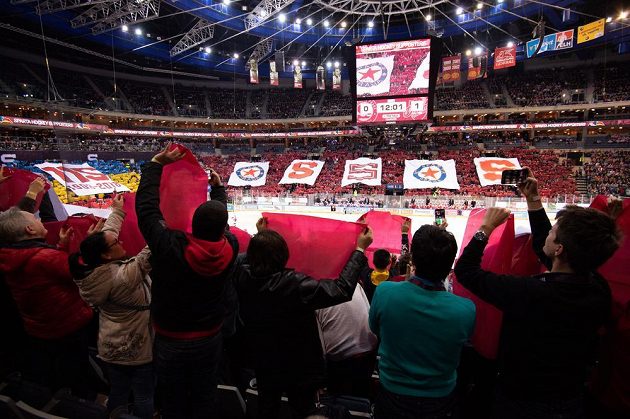 Choreo fanoušků Sparty Praha k 115. výročí klubu během utkání s Pardubicemi.