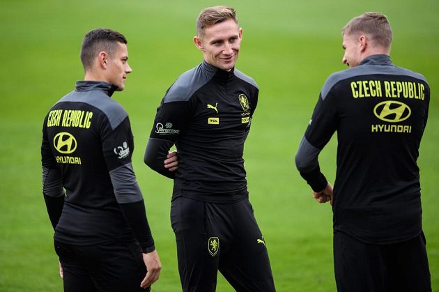 Tomáš Holeš, Jan Kuchta a David Zima během tréninku fotbalové reprezentace před zápasy kvalifikace MS 2022 s Walesem a Běloruskem.
