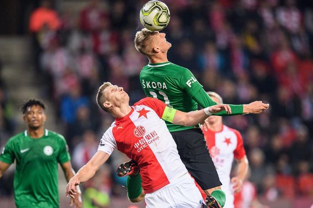 Souboj bratrů Škodových - v dresu Příbrami Michal, v červenobílém slávista Milan.
