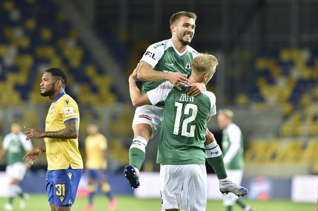 Utkání 2. předkola fotbalové Evropské ligy: Dunajská Streda - FK Jablonec, 17. září 2020 v Dunajské Stredě. Hráči Jablonce Tomáš Ladra a Jaroslav Zelený se radují z gólu proti Dunajské Stredě.