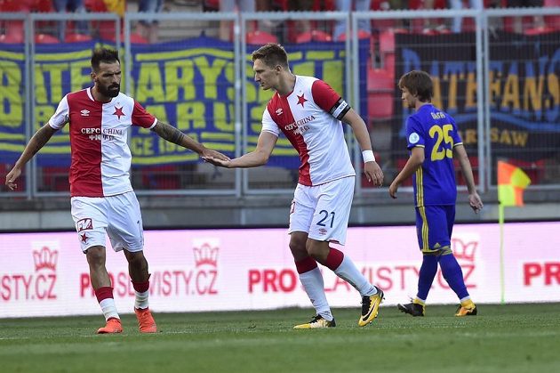 Milan Škoda (vpravo) a Danny ze Slavie po vstřelení prvního gólu proti Borisovu.