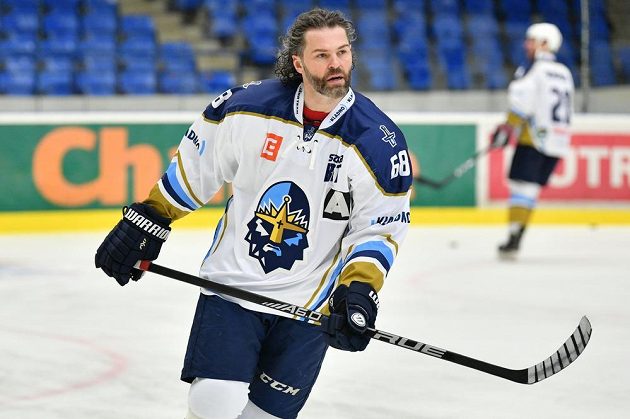 Kladenský hokejový útočník Jaromír Jágr při rozbruslení během utkání Chance ligy s Ústím nad Labem.