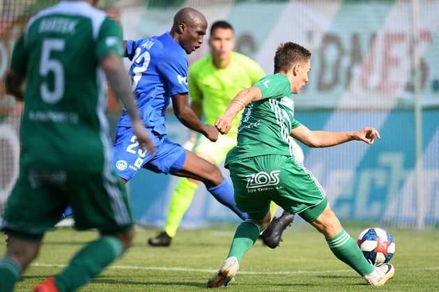 Fotbalista Bohemians Jan Vodháněl střílí gól do sítě Liberce v utkání nejvyšší soutěže.
