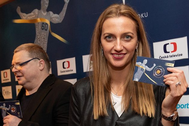 Petra Kvitová s pamětní medailí pro sportovní legendy během slavnostního vyhlášení ankety Sportovec roku 2018