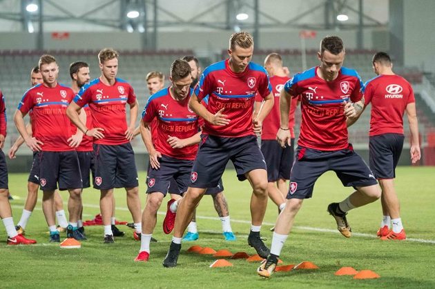 Čeští fotbalisté už mají za sebou trénink na Abdullah Bin Khalifa Stadium. Ve středu si zahrají přípravný zápas proti Islandu.