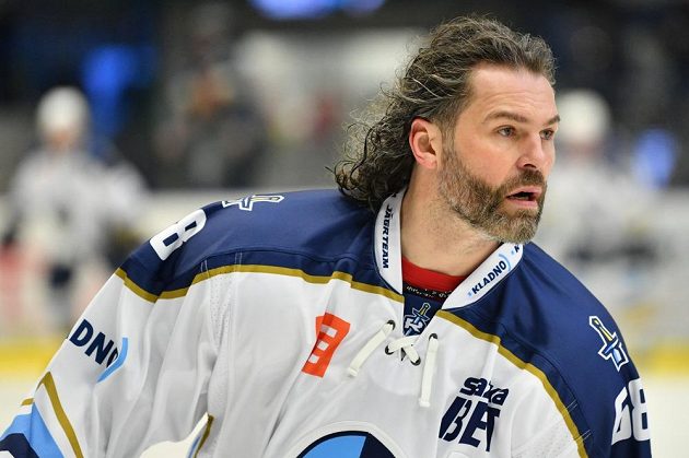 Legendární kladenský hokejista Jaromír Jágr během rozbruslení před utkáním Chance ligy s HC Ústí nad Labem.