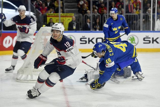 Americký útočník Clayton Keller se po hattricku proti Dánsku střelecky prosadil i v duelu se Švédy.