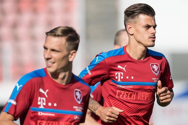 Jan Kliment (vpravo) na prvním tréninku před zápasy kvalifikace MS 2018 s Německem a Severním Irskem.