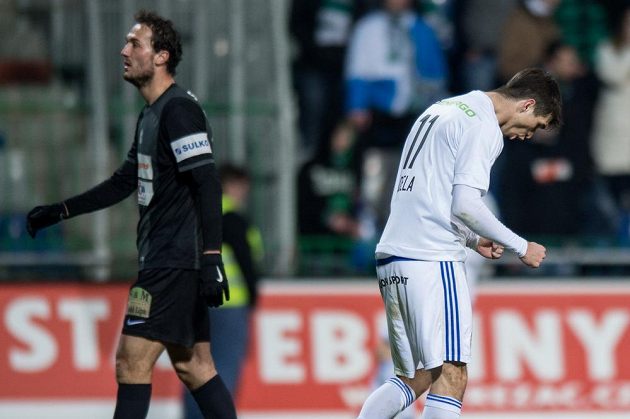 Obránce Mladé Boleslavi Ondřej Kúdela (vpravo) oslavuje vítězství nad Jabloncem.
