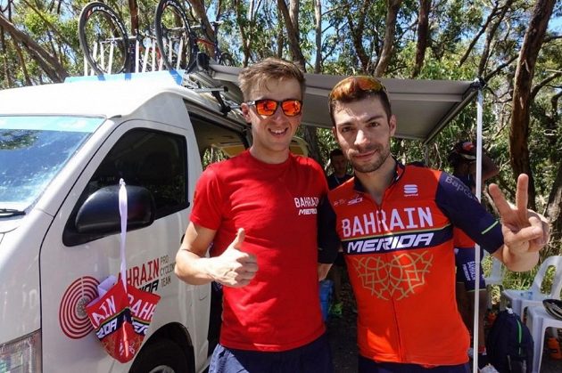 Český cyklista Ondřej Cink (vlevo) s týmovým parťákem Viscontim během závodu Tour Down Under v Austrálii.