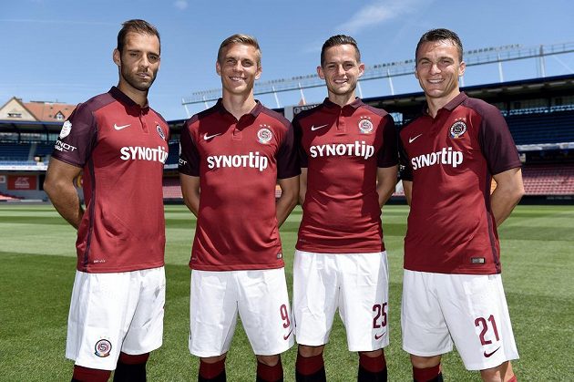 Fotbalisté Sparty (zleva) Marco Paixao, Bořek Dočkal, Mario Holek a David Lafata v nových dresech před startem sezóny 2015/2016.