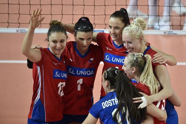 České volejbalistky vyhrály nad Švédskem a slaví. Stejně jako loni si zahrají v Evropské lize Final Four.