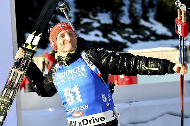 Český biatlonista Ondřej Moravec měl v cíli vytrvalostního závodu na MS v Hochfilzenu pořádnou radost. Vybojoval stříbrnou medaili.