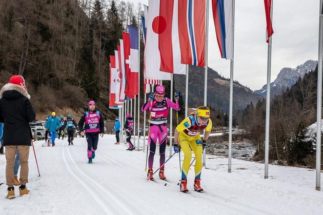 Kateřina Smutná (druhá zprava) na trati Marcialongy.