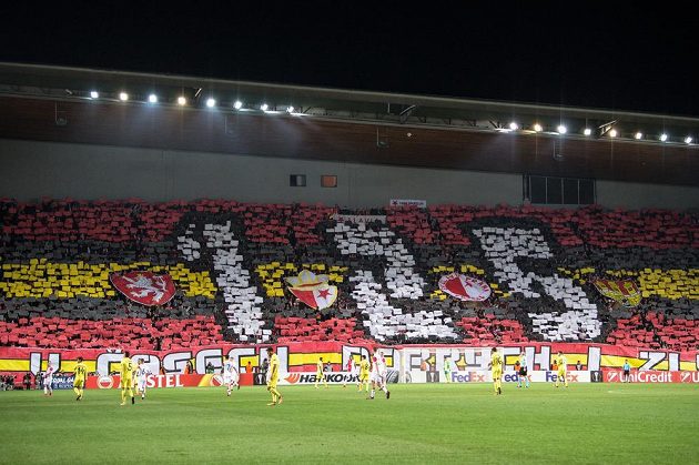 Choreo fanoušků Slavie Praha ke 125. výročí klubu během utkání základní skupiny Evropské ligy s Villarrealem.