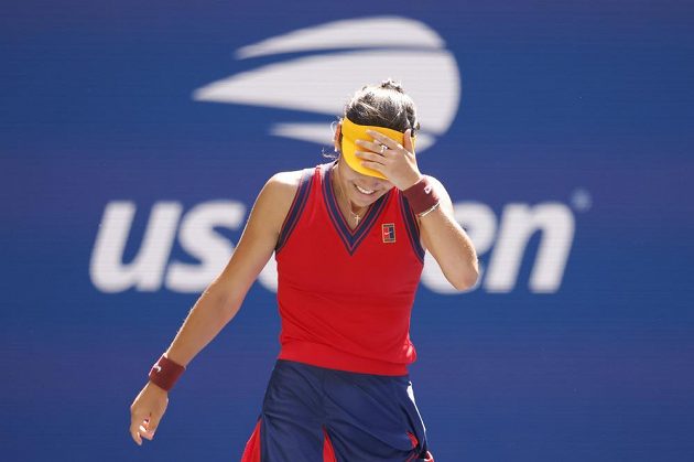 Osmnáctiletá tenistka Emma Raducanuová senzačně prošla na US Open z kvalifikace do semifinále.