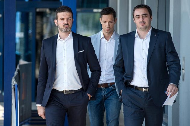Nový trenér Sparty Praha Andrea Stramaccioni (vlevo) a generální ředitel klubu Adam Kotalík.