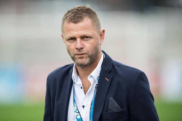 Trenér Baníku Ostrava Radim Kučera během utkání 7.kola HET ligy na stadiónu Juliska v Praze.