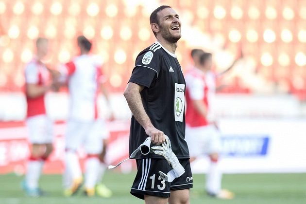 Brankář Mladé Boleslavi Kamran Agajev po utkání 5. kola HET ligy, kdy na Slavii dostal čtyři góly.