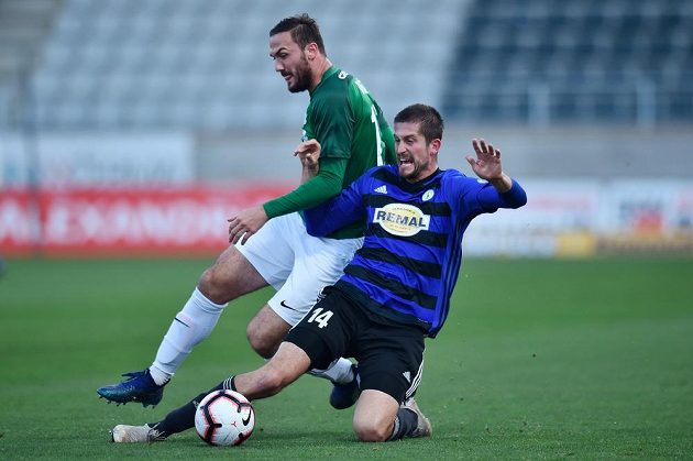 Martin Doležal (vlevo) z Jablonce a Michal Šmíd z Bohemians v duelu 15. kola první ligy.