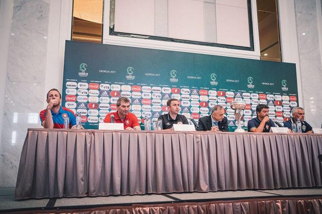 Tisková konference před zahajovacím zápasem se Švédskem.