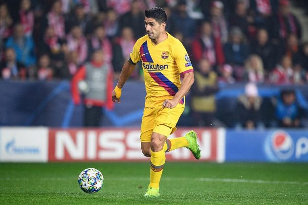 Luis Suárez z Barcelony během utkání základní skupiny Ligy mistrů proti Slavii.