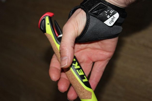 Běžecké hole Leki Micro Trail Pro: Integrované rukavičky zpevňují a usnadňují úchop.