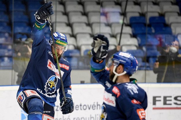 Rostislav Marosz z Kladna oslavuje svůj druhý gól během sedmého utkání s Jihlavou.