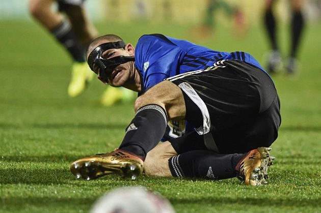 Muž s maskou rozhodl. David Bartek z Bohemians byl hrdinou Pražanů, když vstřelil do sítě Příbrami dvě branky a pomohl Klokanům k postupu do čtvrtfinále MOL Cupu. V Příbrami vyhráli 2:1.