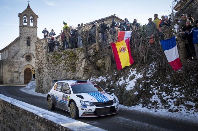 Andreas Mikkelsen se Škodou Fabia R5 na trati Rallye Monte Carlo.