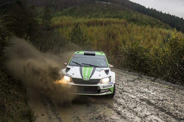 Norský mladík Ole Christian Veiby během rallye ve Walesu.