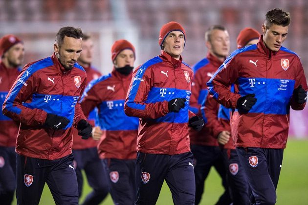 Tomáš Sivok, Bořek Dočkal a Patrik Schick během tréninku fotbalové reprezentace před zápasy s Norskem a Dánskem.